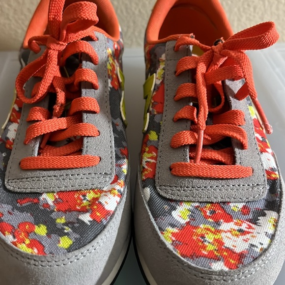 New Balance - Picture 2 of 5